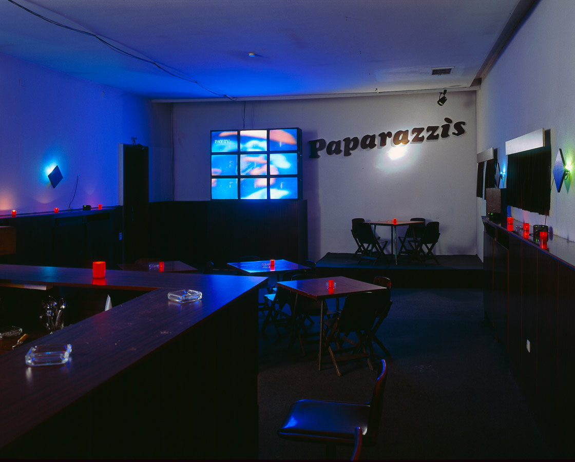 Temporary Spaces - Paparazzis Innen 1998