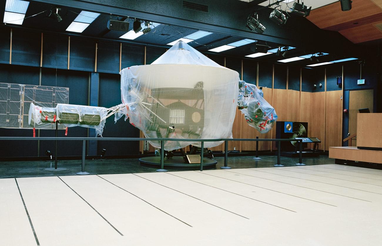 Voyager – The Grand Tour - A one-to-one model of the VGR77-Voyager in the Theodore von K&aacute;rm&aacute;n Auditorium at the JPL, in a protective covering due to renovation work. It is a non-functioning scale model.