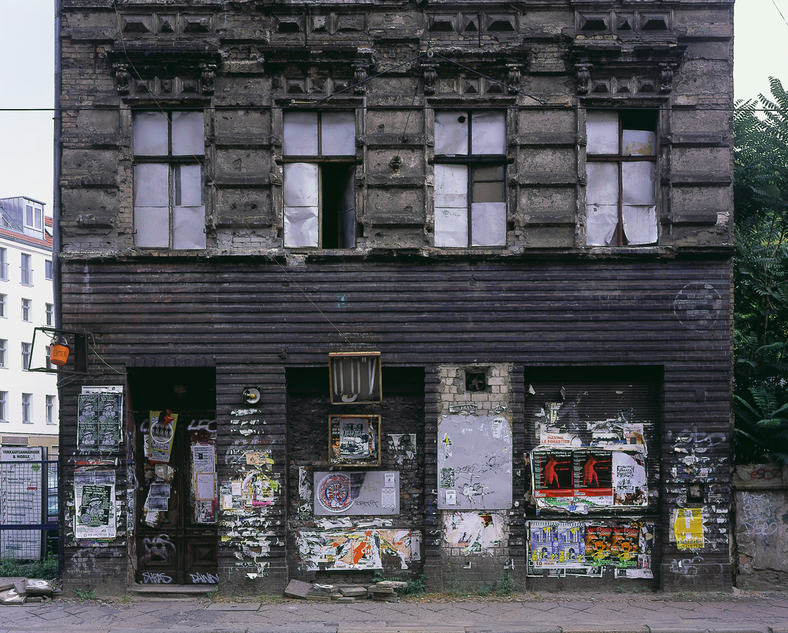 Temporary Spaces - Eimer Au&szlig;en, 1996